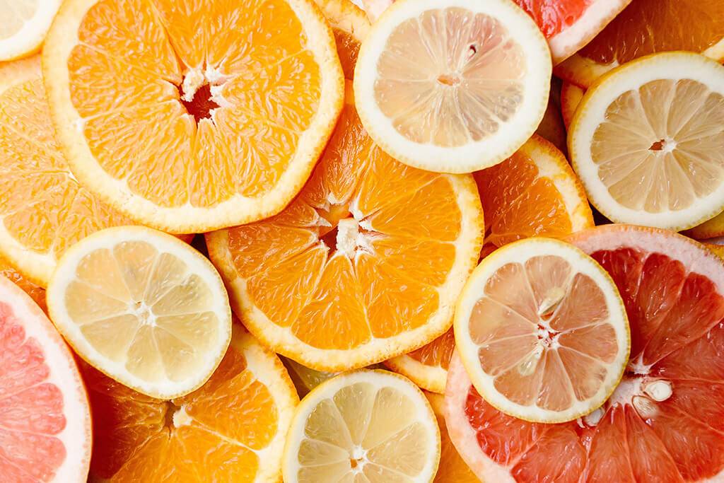C-vitamin finns bland annat i citrus